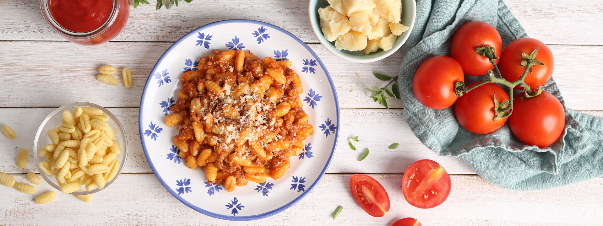 immagine di piatto pronto di pasta Malloreddus, vista dall'alto