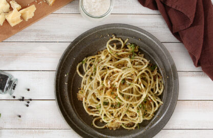 Piatto di spaghetti alla bottarga vista dall'alto