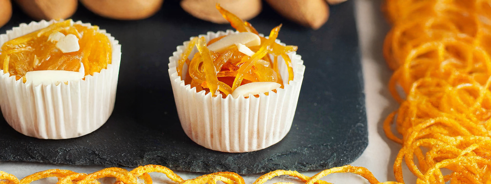 dolcetti di scorza d'arancia candita e mandorle tipici sardi