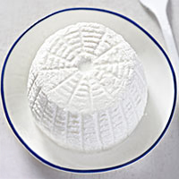 piatto con ricotta intera