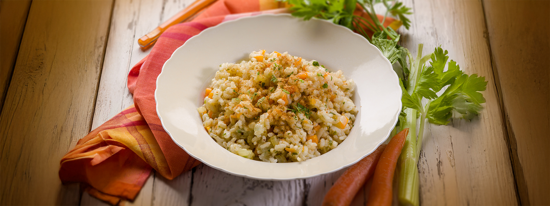 piatto di risotto con bottarga, vista dall'alto