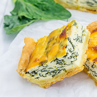 porzione di torta di ricotta e spinaci