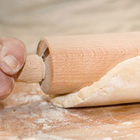 stesura impasto con mattarello