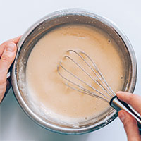 composto per pancake con frusta