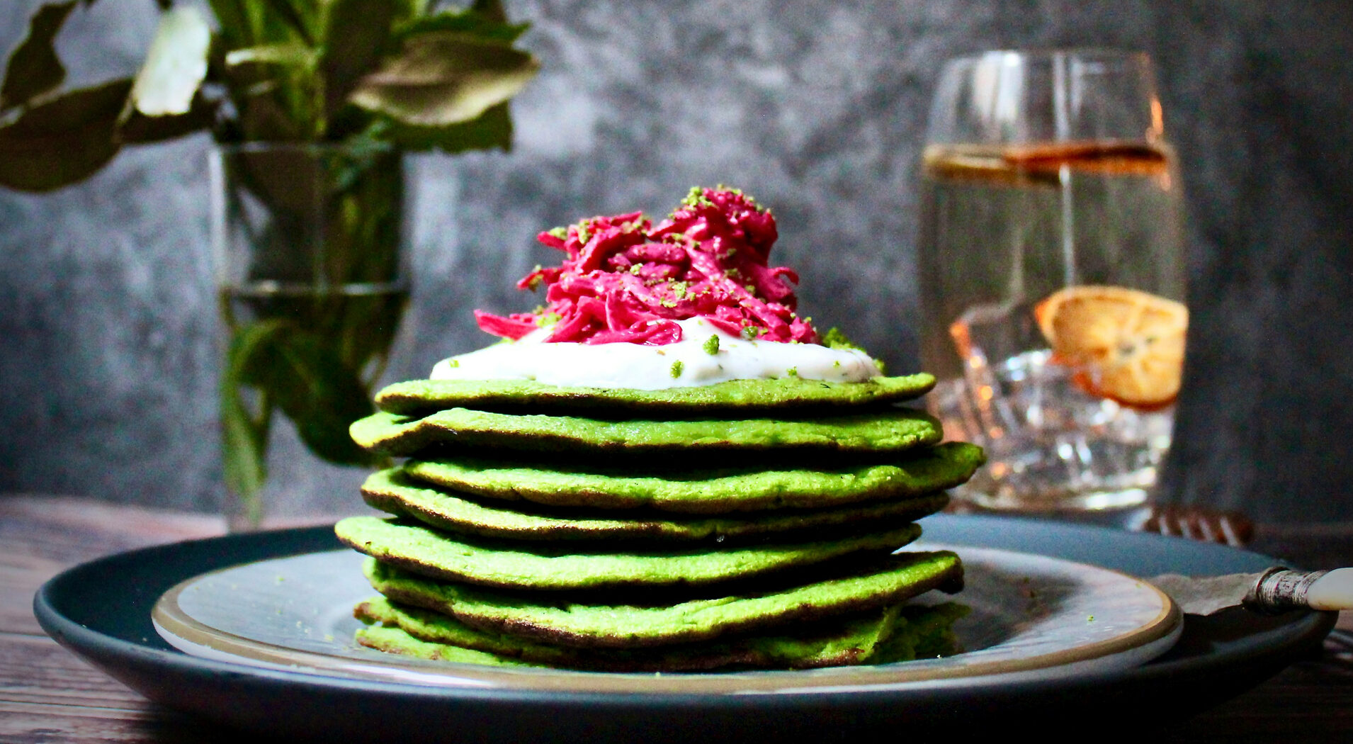 Piatto di pancake di spinaci
