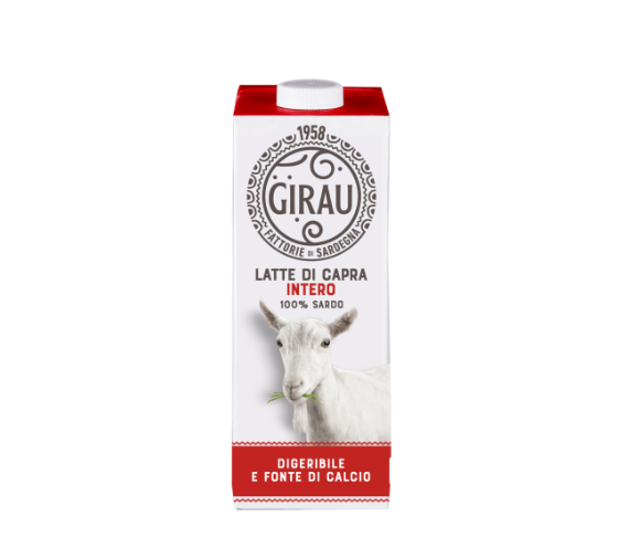 latte di capra su sfondo bianco